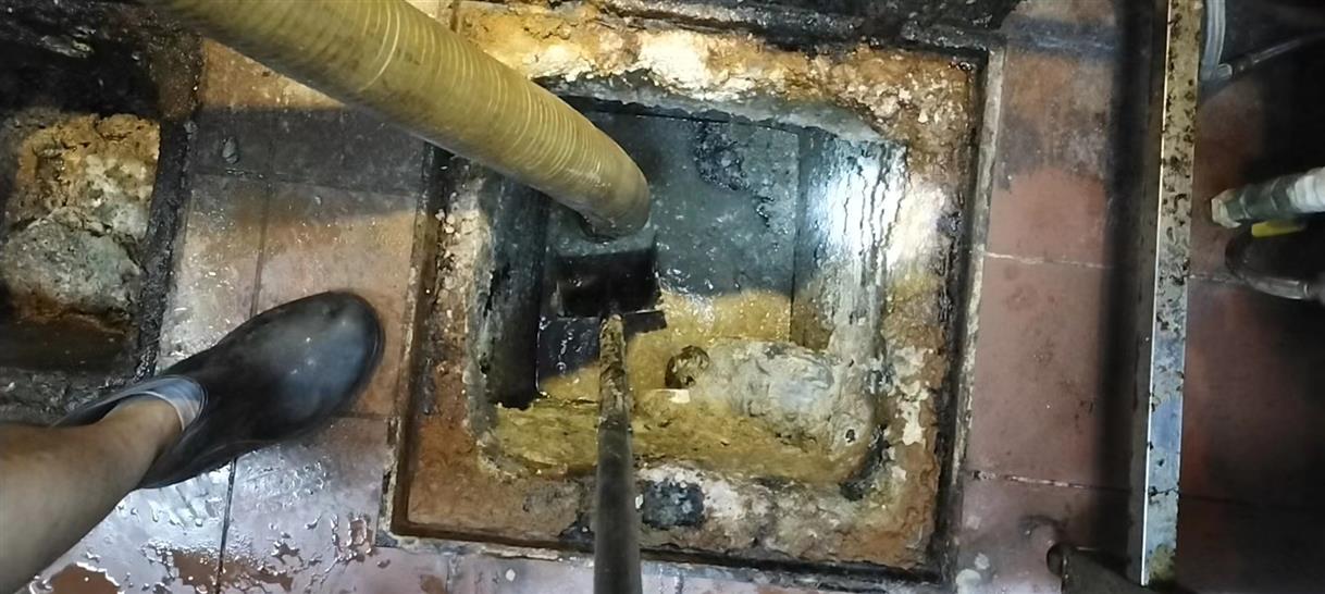 乌苏污水池清理一般都有毒气，怎么预防中毒呢？