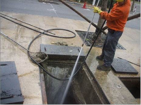 乌苏池底污泥如何清理